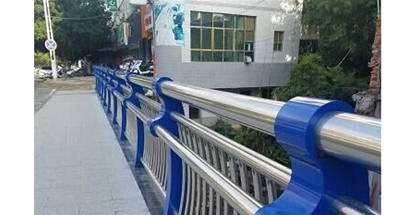 防撞護(hù)欄安裝時的注意事項(xiàng)